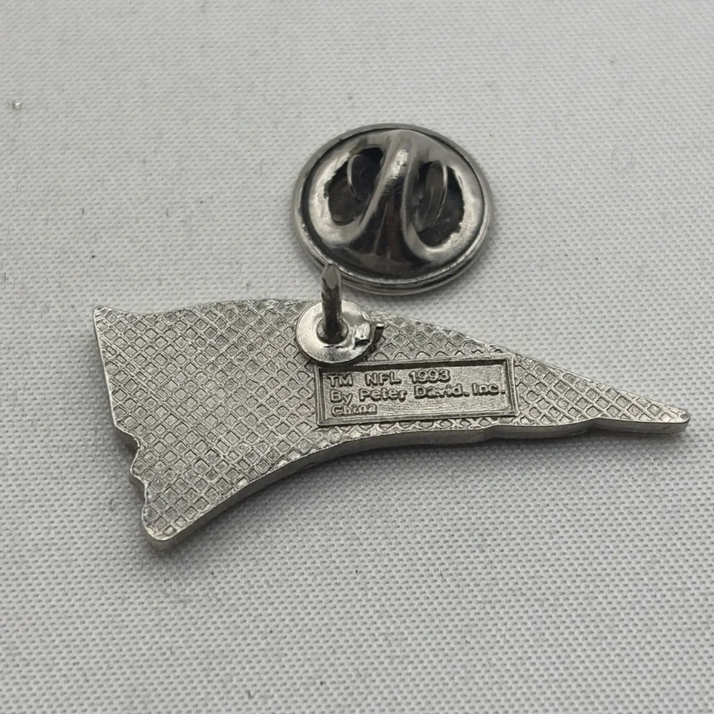 Vintage 1993 NFL New England Patriots Mascot Logo Head Lapel Hat Pin
